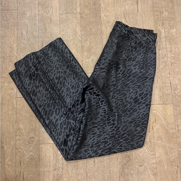 NWOT Equipment Femme Chic Animal Print Wide-Leg Trousers - Picture 3 of 10